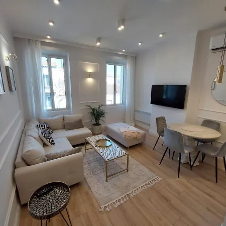 Raphael's Apartment, Classé 3 étoiles *