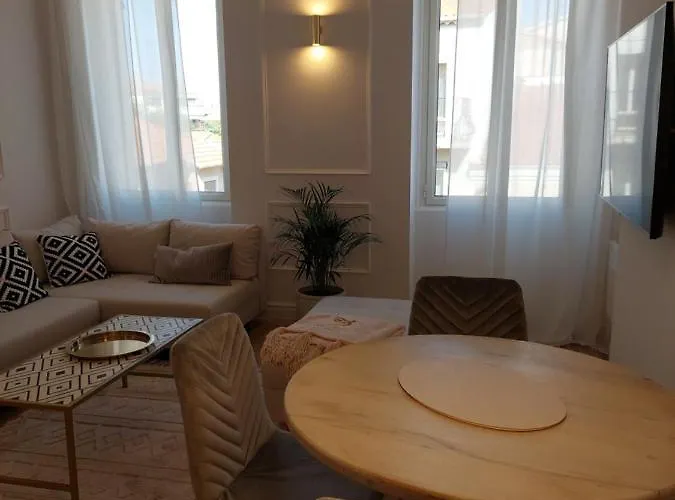 Raphael's Apartment, Classe 3 Etoiles Апартаменты