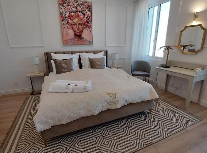 Raphael's Apartment, Classé 3 étoiles *